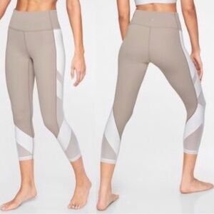 Athleta Exhale Mesh Capri Qual Leggings Beige And White Colorblock Size Medium